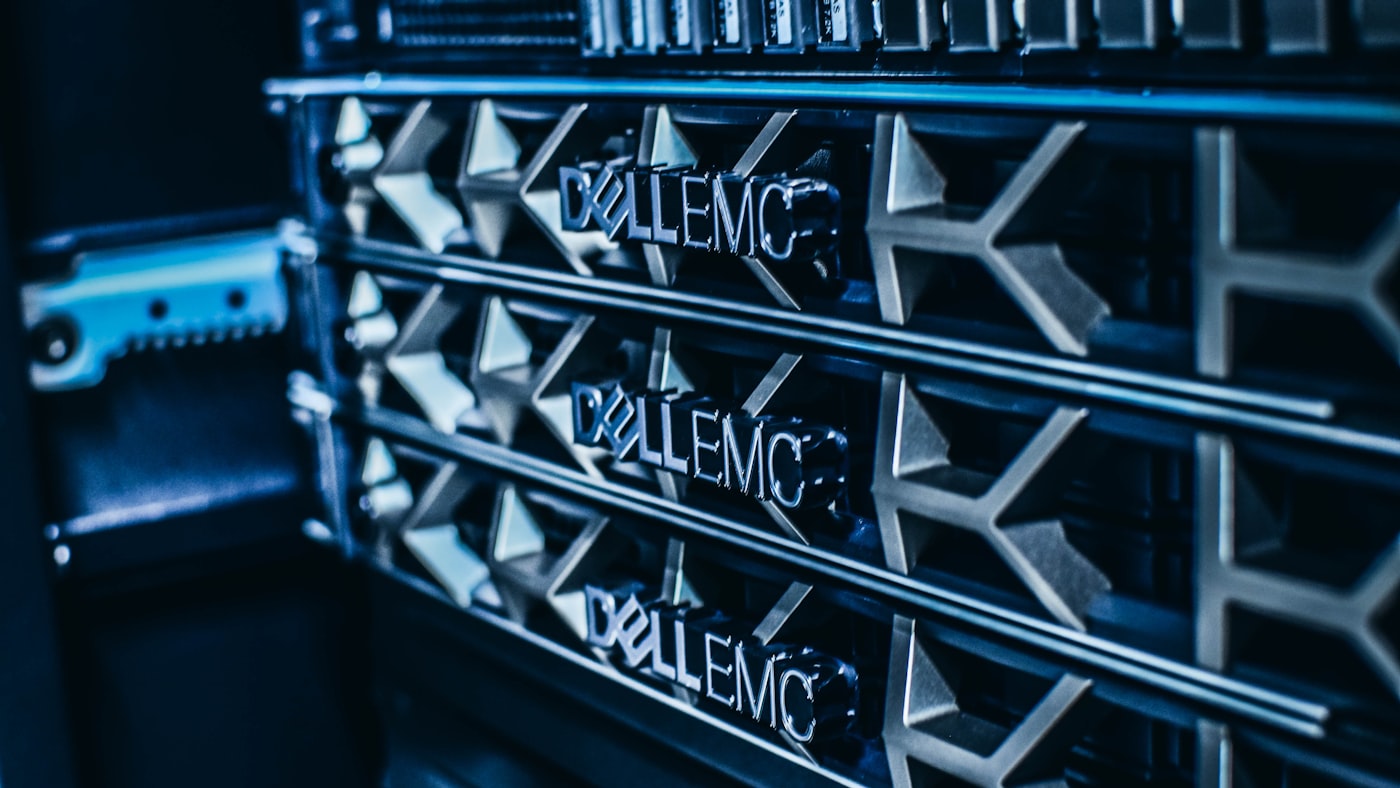 Servidores em lâmina instalados em um rack