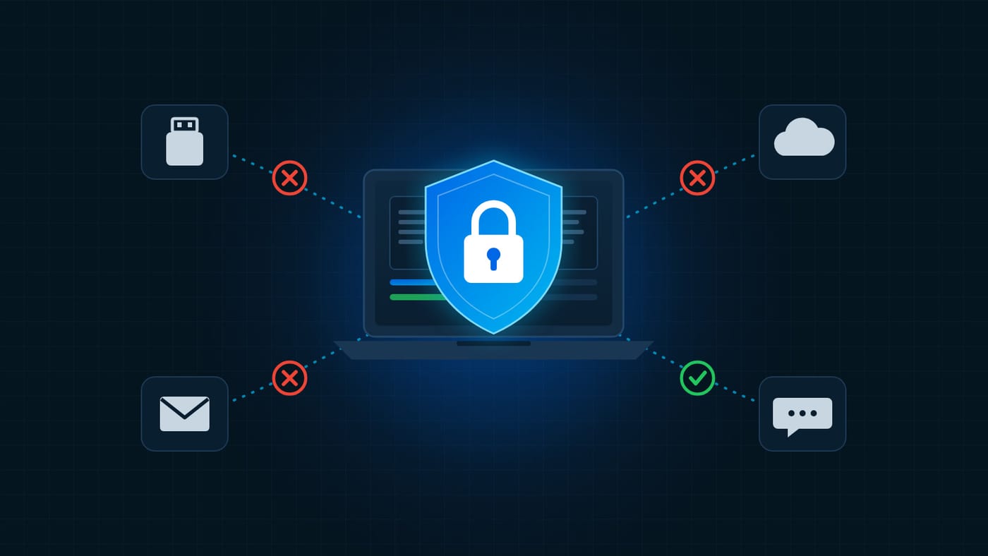 Ilustração de um notebook com escudo e cadeado, ligado a pendrive, nuvem, e-mail e chat, com saídas de dados bloqueadas, sobre fundo azul-escuro.